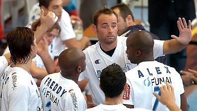 Απώλεια για τον  πρωταθλητή