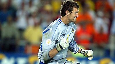 «Κοιτάζει» Αγγλία και Ισπανία ο Ίσακσον