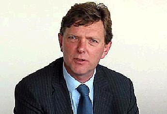 Επανεκλέχθηκε ο Γιάακε