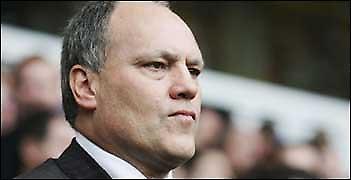 Ανανέωνει ο Γιόλ