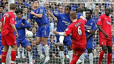 Premier Leaque: Τα φώτα στο «Άνφιλντ»