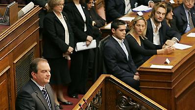 Η Φλόγα της προσπάθειας φώτισε τη Βουλή