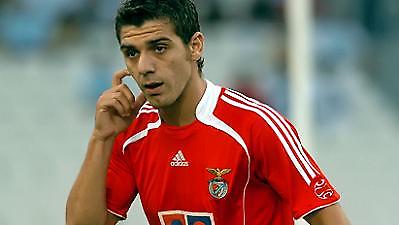 Προβάδισμα για Μπενφίκα και «Κατσούρ»