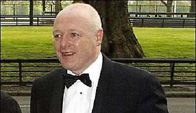 Δεν ανησυχεί τον Κένιον η ενίσχυση της Γιουνάιτεντ