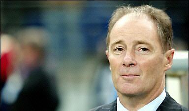 Κερ: «Κοντόφθαλμη η ομοσπονδία»