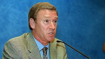 «Χείρα» βοηθείας από Κλεμέντε