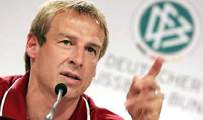 Το Κοινοβούλιο ζητάει εξηγήσεις από τον Κλίνσμαν