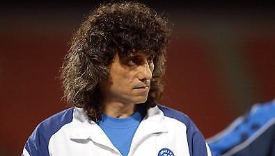 Δεν απολύεται, μήπως παραιτείται;