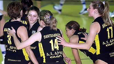 Νίκες για τα φαβορί