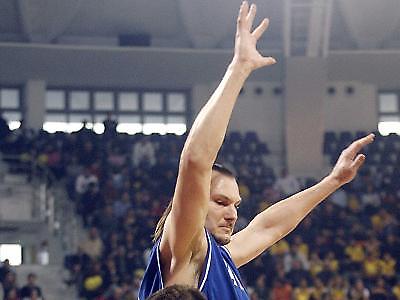 Euro Cup Challenge: Προβάδισμα με Λι