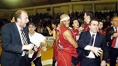 «Βυσσινί» απόδραση…