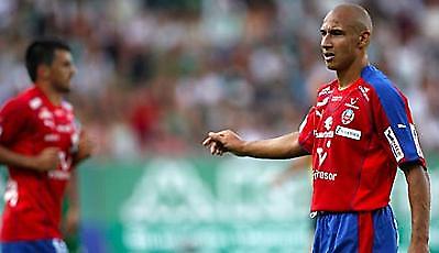 «Βλέπει» Λάρσον η Άστον Βίλα