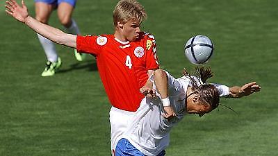 Διαψεύδει τις φήμες ο Λάουρσεν