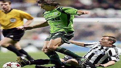 Πάρ’ τε πίσω την κόκκινη