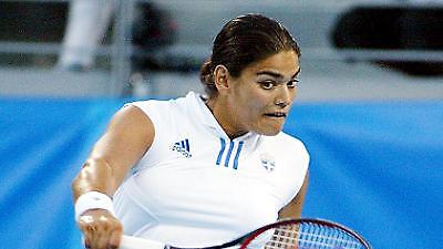 Πτώση τριών θέσεων για Δανιηλίδου