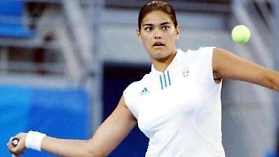 Προελαύνει στο διπλό η Λένα