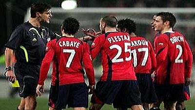 Πρόστιμα σε Λιλ και Μάντσεστερ Γιουνάιτεντ