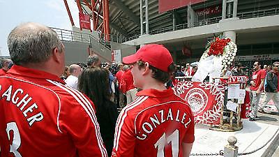 Φόρος τιμής οπαδών της Λίβερπουλ στη «Θύρα 7»