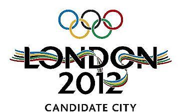 Μια πρόσκληση για το Παλάτι προσφέρει το Λονδίνο