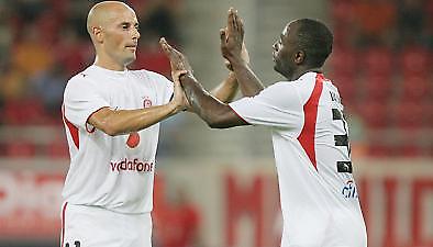 Με Λούα Λούα στα αριστερά