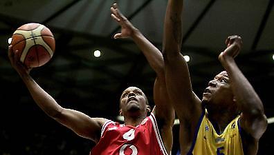 Κοίταξε στα μάτια το «θηρίο», αλλά λύγισε...