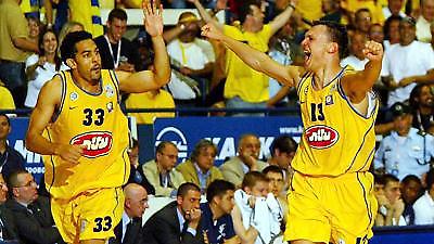 Στην Μακάμπι ο Μπλούθενταλ