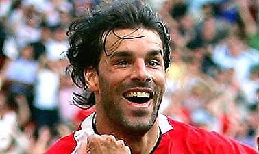 Αποζημίωση 4,5 εκατ. ζητά ο Φαν Νίστελροϊ