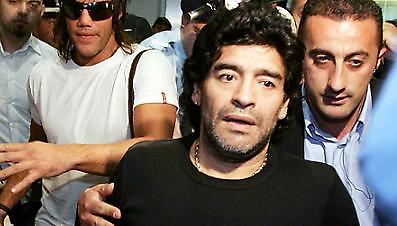 Ξεχρεώνει με… ρολόγια ο Μαραντόνα