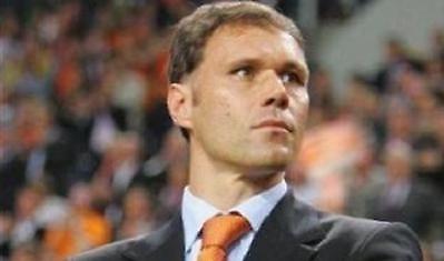 Φαν Μπάστεν: «Θέλω χρόνο για να διαλέξω αποστολή»