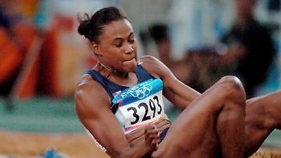 Η Τζόουνς μηνύει τον Κόντε