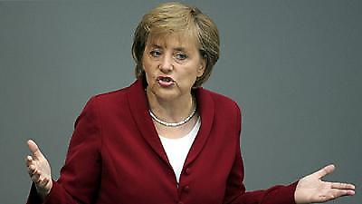 Οι κυβερνήσεις πέφτουνε, το ποδόσφαιρο μένει...