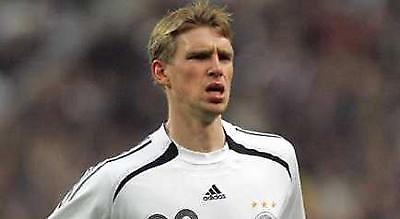 Νοκ άουτ για έναν μήνα ο Μερτεζάκερ