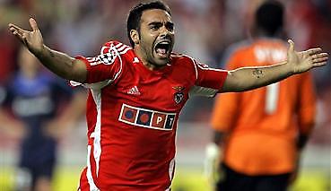 Παραμένει στη Μπενφίκα ο Μίκολι