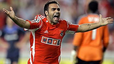 Εύσημα Μότζι σε Μίκολι