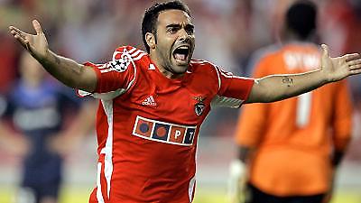 Μίκολι: «Γυρίζω μόνο αν φύγει ο Καπέλο»