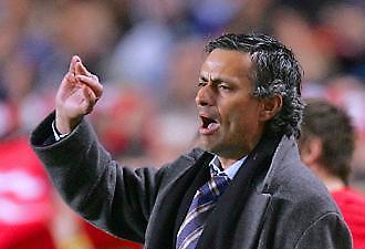 Μουρίνιο: «Η πίεση στην Λίβερπουλ»