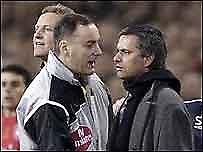 Περιμένει και αποφασίζει...