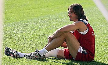 Νέο νυστέρι σε Χάβι Ναβάρο