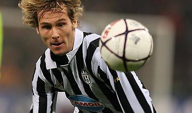 Απειλεί να σταματήσει το ποδόσφαιρο ο Νέντβεντ