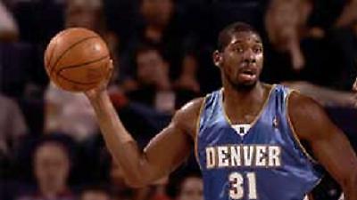 Ένας μέσα, ένας έξω…