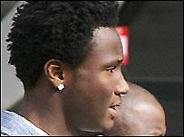 «Κρυφτούλι» με Ομπι