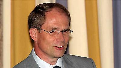 Το μπαλάκι στην Αγγλία ρίχνει η ΟΥΕΦΑ.