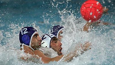 Στο τέλος την «έπιασε» από το… Λαιμό