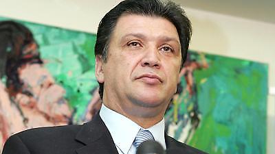 «Όχι» Ορφανού σε αναδιάρθρωση