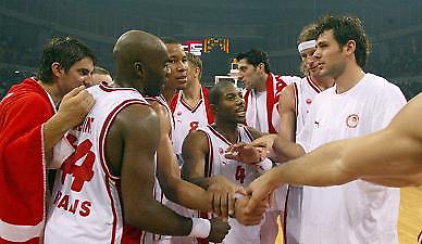 Άκερ: «Δεν σταματάμε στο 4x4»