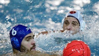 'Κόκκινο' το ντέρμπι στην...Πλατεία