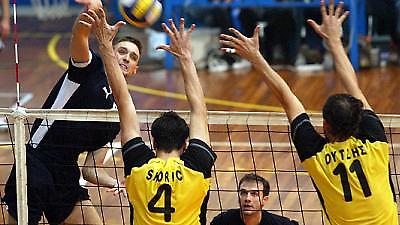 «Έπεσε» θεαματικά η αυλαία