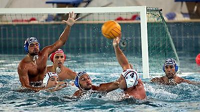 «Αναστενάζουν» οι πισίνες…