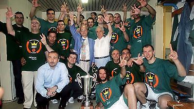 Δεν σταματάει να σηκώνει…