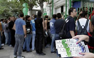 Πανικός στα εκδοτήρια!